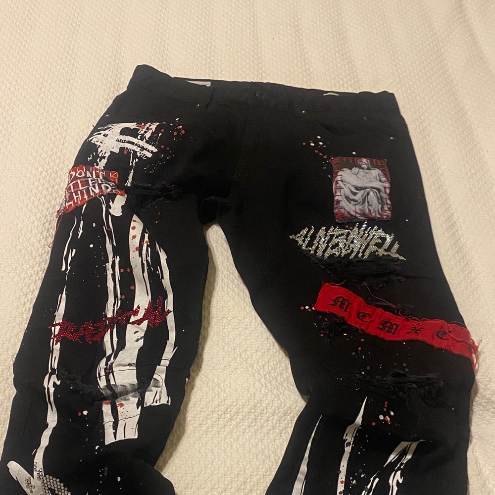 Black Distressed Graphic Jeans